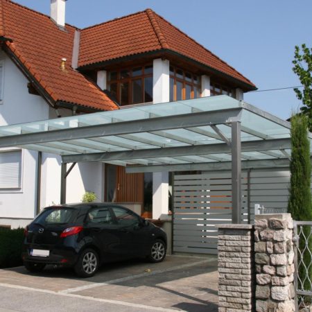Überdachung mit Zwischenwänden