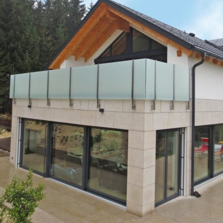 Puristisch durch Glas