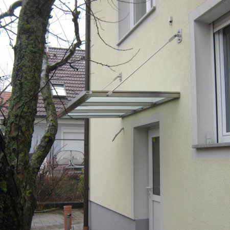 Abgehängtes Vordach