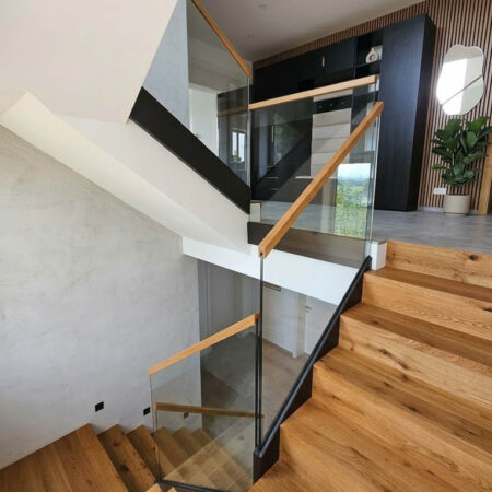 Design-Symbiose aus Glas, Holz & Metall